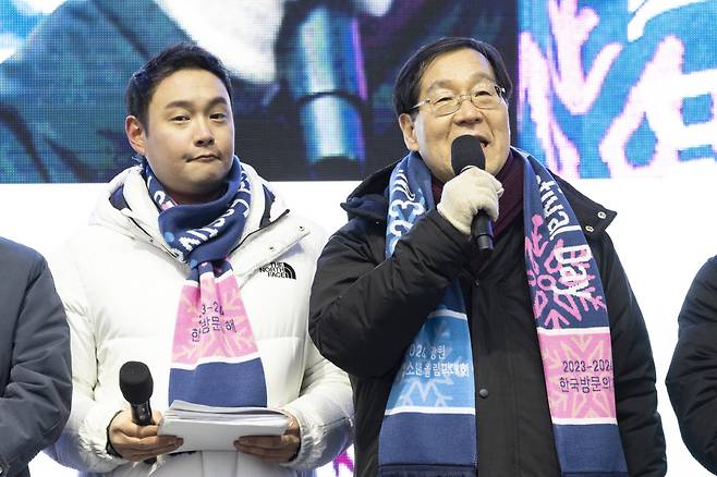 ◇김장실 한국관광공사 사장(왼쪽)이 2023원터코리아페스티벌 데이에 참석, 인사말을 하고 있는 모습. 사진제공=한국관광공사