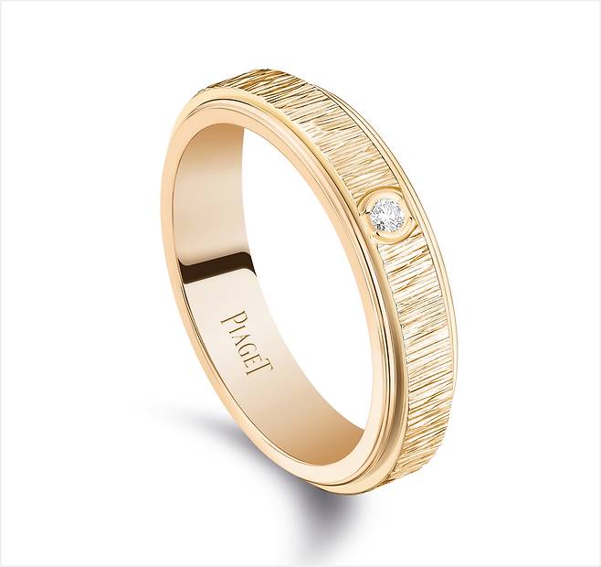 사진 : 피아제(PIAGET), 포제션 팰리스 데코 링. 18K 핑크 골드, 1개의 브릴리언트 컷 다이아몬드 (약 0.02 캐럿) 세팅. G34P7K00&nbsp;©Piaget