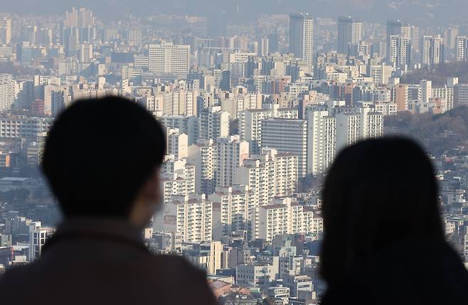 서울 남산에서 바라본 아파트 단지의 모습./연합뉴스