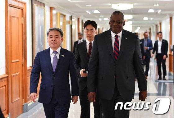 이종섭 국방부 장관(왼쪽)과 로이드 오스틴 미국 국방장관. (국방부 제공) 2022.7.30/뉴스1 (C) News1 신웅수 기자