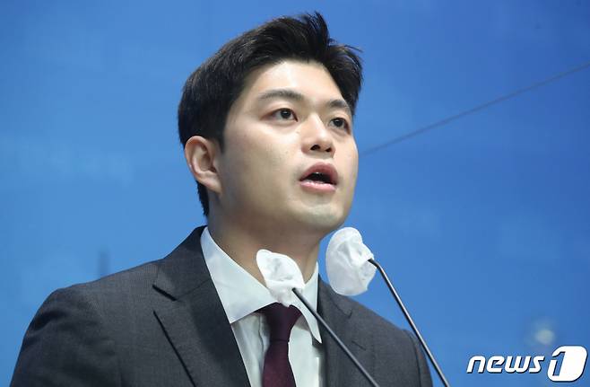 (서울=뉴스1) 허경 기자 = 김용태 국민의힘 전 청년최고위원이 31일 서울 여의도 국회 소통관에서 기자회견을 열고 3·8 전당대회 최고위원 출마 선언을 하고 있다. 2023.1.31/뉴스1  Copyright (C) 뉴스1. All rights reserved. 무단 전재 및 재배포 금지.