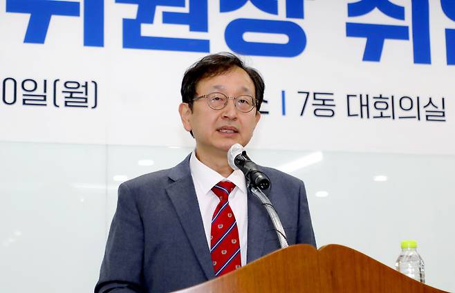 [서울=뉴시스] 정승윤 신임 국민권익위원회 부위원장 겸 중앙행정심판위원장이 30일 세종시 정부세종청사에서 열린 취임식에서 취임사를 하고 있다. (사진=국민권익위원회 제공) 2023.01.30. photo@newsis.com *재판매 및 DB 금지