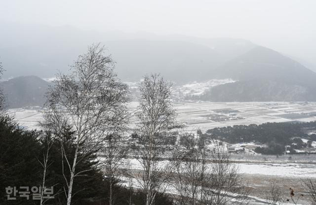 로미지안가든에서 본 북평면 남평 들판. 정선에서 가장 넓은 평야다.