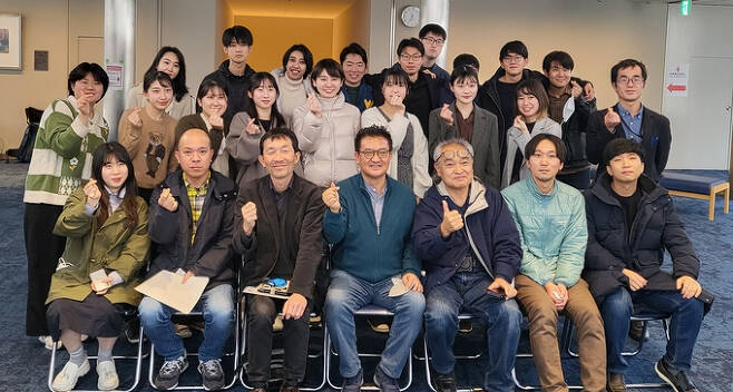 지난달 26일~30일 일본 오키나와현에서 한국기자협회, 한일 학생포럼 실행위원회가 공동주최한 ‘언론인을 목표로 하는 한일학생포럼 오키나와’(한일 포럼)가 개최됐다. 사진은 지난달 30일 한일 포럼 참가자들이 사진 촬영에 임한 모습.