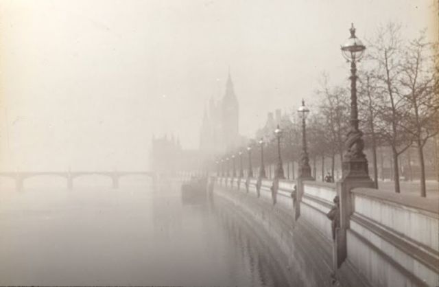 인상파 화가들이 활동하던 20세기 초반 영국 런던의 뿌연 하늘을 담은 사진. 구글 아트앤컬처 홈페이지 캡처