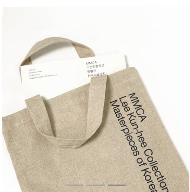 이건희컬렉션전 한국미술명작전 기념 에코백. [MMCA 제공]