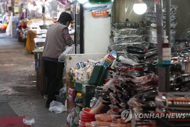 소상공인 경기전망 두달 연속 악화…전통시장은 곤두박질 [연합뉴스 자료사진]