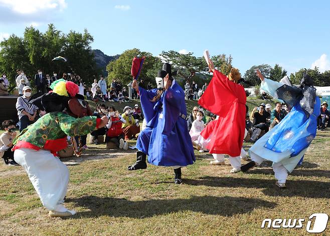 '2022 가을 궁중문화축전'에서 'OK, 탈춤' 동래야류 공연이 진행되고 있다.(뉴스1 DB) /뉴스1 ⓒ News1 송원영 기자