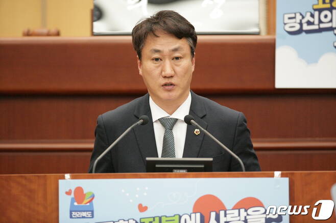2일 진형석 전북도의원이 임시회에서 5분 발언을 하고 있다.(전북도의회 제공)2023.2.2/뉴스1