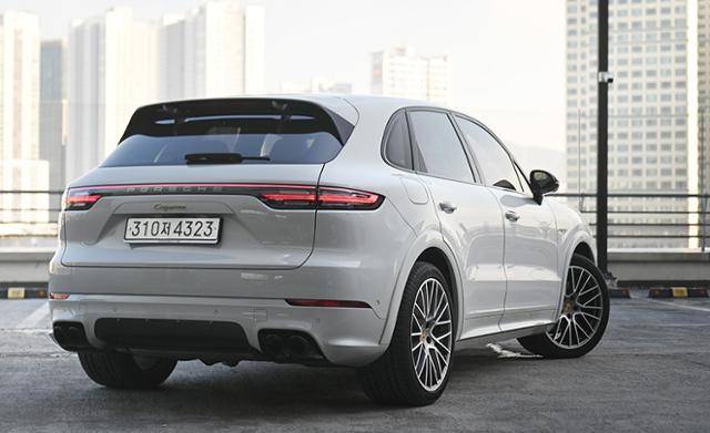 포르쉐 E-하이브리드 플래티넘 에디션