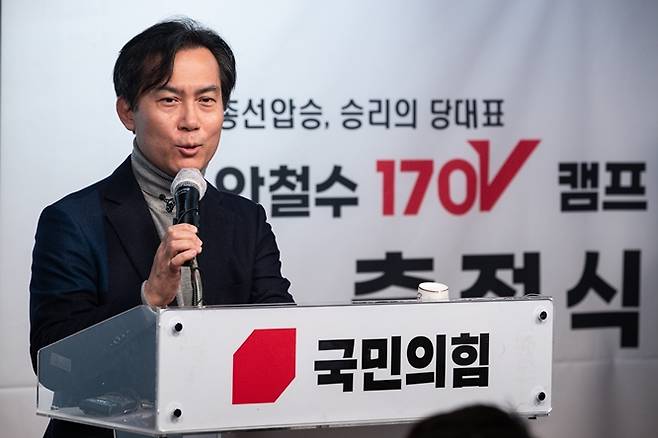 대통령실이 2일 안철수 국민의힘 당대표 후보의 선거대책위원장을 맡고 있는 김영우 전 의원을 국민통합위원회 위원직에서 해촉했다. 사진은 김영우 전 의원. /사진=뉴스1