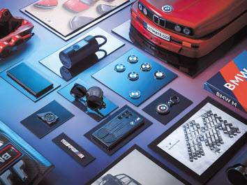 SK텔레콤이 선보인 ‘갤럭시 S23 울트라 BMW M 에디션 패키지’이미지. [SK텔레콤 제공]