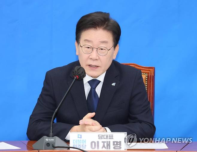 인구대책위원회 출범식 발언하는 이재명 대표 (서울=연합뉴스) 백승렬 기자 = 더불어민주당 이재명 대표가 2일 국회에서 열린 초저출생·인구위기대책위원회 출범식에서 발언하고 있다. 2023.2.2 srbaek@yna.co.kr