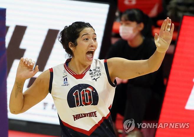 환호하는 야스민 2022년 12월 18일 광주 서구 페퍼스타디움에서 열린 프로배구 V리그 여자부 페퍼저축은행과 현대건설의 경기에서 현대건설 야스민이 득점한 뒤 기뻐하고 있다. [연합뉴스 자료사진]