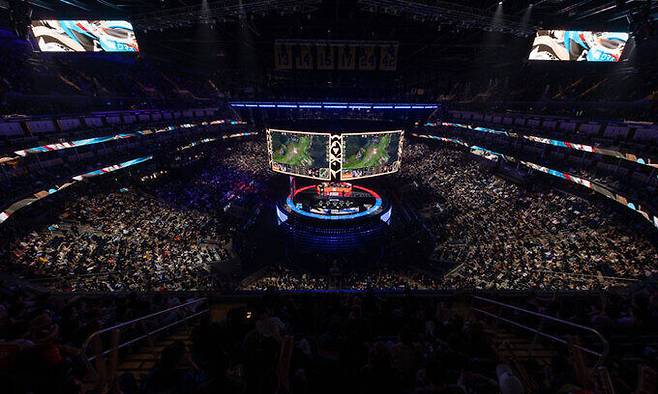 지난 2022년 11월 5일 미국 캘리포니아주 샌프란시스코 체이스센터에서 열린 2022 리그 오브 레전드 월드챔피언십(롤드컵) 결승전 모습. 리그 오브 레전드 챔피언스 코리아(LCK) 제공