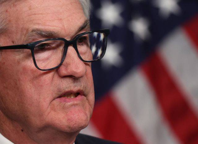 제롬 파월 미국 연방준비제도 의장이 1일(현지시간) 수도 워싱턴 DC에서 올해 첫 연방공개시장위원회 정례회의를 마친 뒤 기자회견을 통해 통화정책 방향을 설명하고 있다. AFP연합뉴스