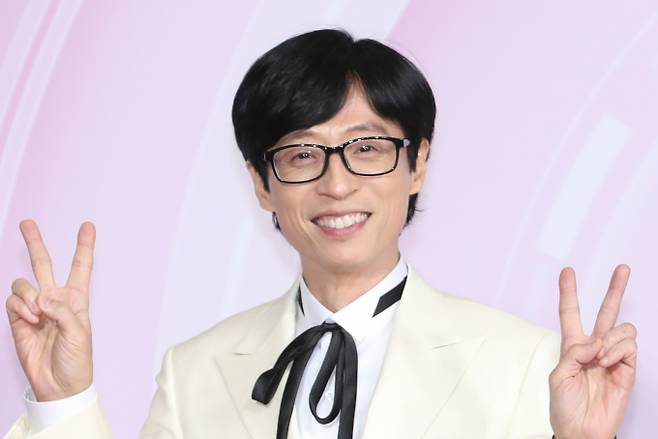 유재석이 자신과 관련한 소문을 일축했다.  사진은 지난해 12월17일 서울 마포구 상암동 SBS 프리즘타워에서 '2022 SBS 연예대상'시상식에 참석한 방송인 유재석.사진은 기사 내용과 무관함. /사진=뉴스1