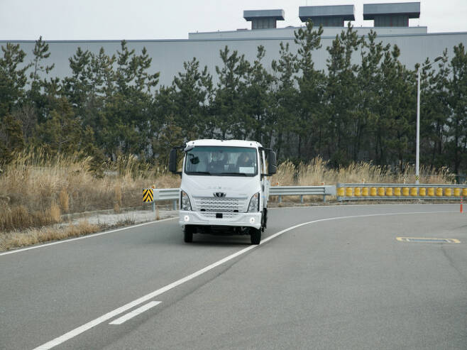 타타대우상용차 주행테스트로드에서는 최대 40㎞의 주행 테스트 과정을 거친다. /사진=한국자동차기자협회