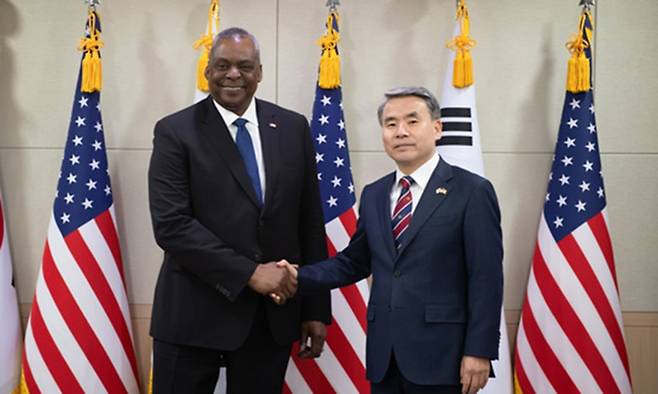 지난달 31일 서울 국방부에서 열린 한·미 국방장관 회담 기념 사진. 국방부 제공