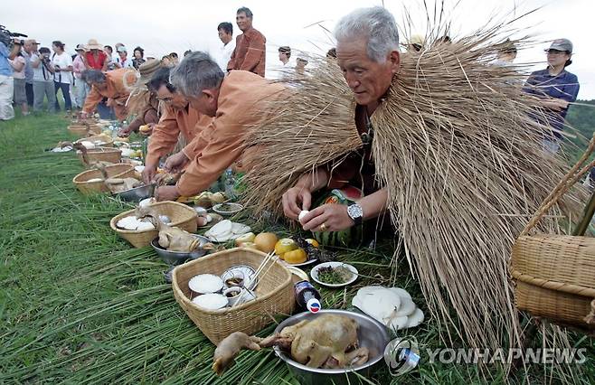풍요로운 목축 기원 '테우리 고사' [연합뉴스 자료사진]