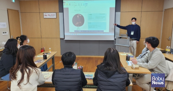 2022년 11월, 초록우산어린이재단 인천가정위탁지원센터에서 자립준비청년이 보호대상아동의 멘토가 되어 '스무 살 함께 서기' 진로교육을 진행했다. ⓒ초록우산어린이재단