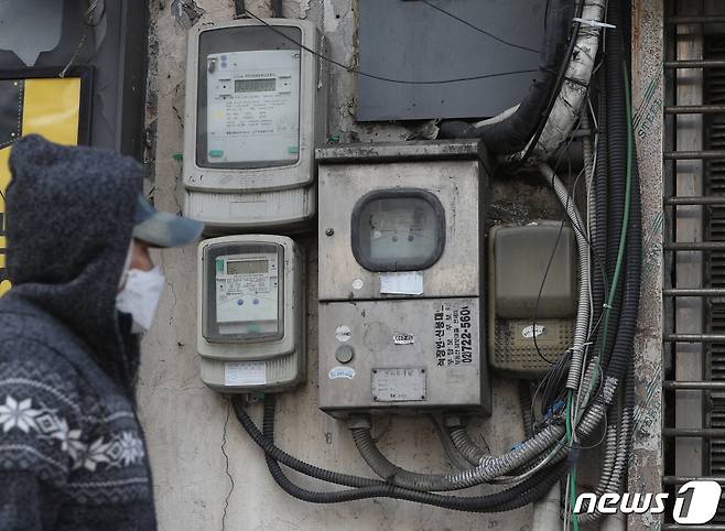 서울 시내에 설치된 전기 계량기의 모습. 2023.2.2/뉴스1 ⓒ News1 신웅수 기자