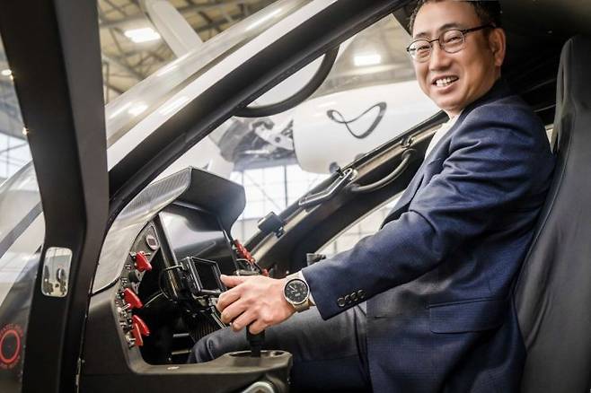 유영상 SK텔레콤 CEO가 조비 에비에이션의 UAM 항공기에 탑승한 모습. [사진제공=SKT]