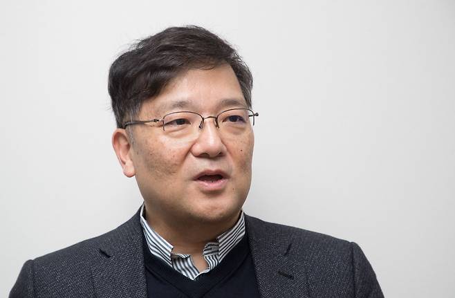 1일 오후 서울 종로구 경제사회연구원에서 신임 산업조직학회장으로 선출된 권남훈 건국대 교수가 본지와 인터뷰하고 있다. /고운호 기자