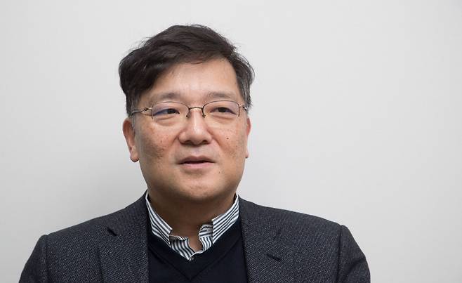 1일 오후 서울 종로구 경제사회연구원에서 신임 산업조직학회장으로 선출된 권남훈 건국대 교수가 본지와 인터뷰하고 있다. /고운호 기자