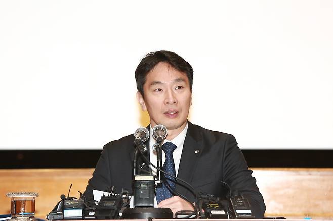이복현 금융감독원장이 6일 서울 여의도 본원에서 열린 기자간담회에서 취재진의 질문에 답하고 있다./금융감독원 제공