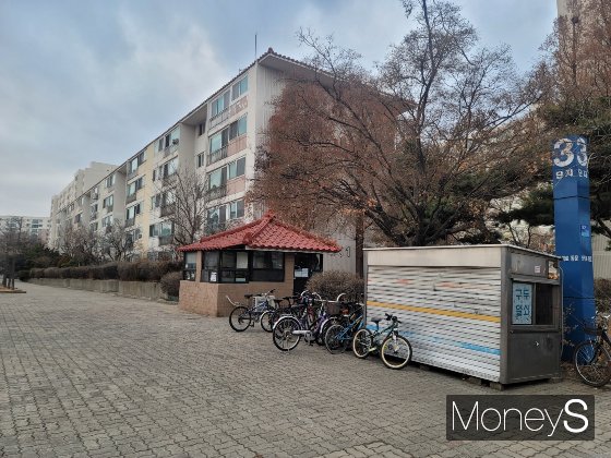 지난 1월31일 찾은 서울 양천구 목동신시가지 3단지. 이 곳에서 만난 한 주민은 "재건축이 되면 좋겠지만 기대는 크지 않다"고 말했다. /사진=신유진 기자