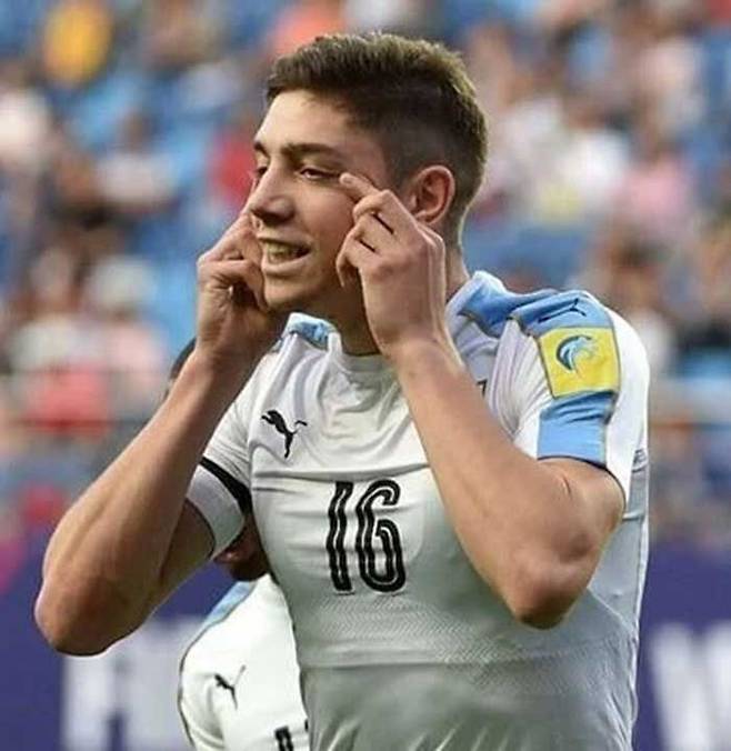 지난 2017년 한국에서 열린 FIFA U-20 포르투갈과의 경기에서 PK 골을 넣은 후 '눈찢기 세리머니'를 한 발베르데. (사진=연합뉴스)