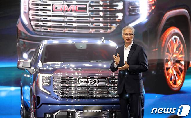 로베르토 렘펠 한국GM 사장이 7일 오전 서울 서초구 세빛섬에서 열린 프리미엄 픽업·SUV 브랜드 ‘GMC’의 첫 번째 모델인 초대형 픽업트럭 시에라(Sierra) 출시행사에 참석해 인사말을 하고 있다.. 2023.2.7/뉴스1 ⓒ News1 김진환 기자