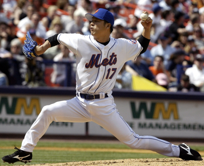 뉴욕 메츠 구대성이 2005년 5월 22일(한국시각) 뉴욕 양키스와의 홈게임에 구원등판해 힘차게 공을 던지고 있다. AP연합뉴스