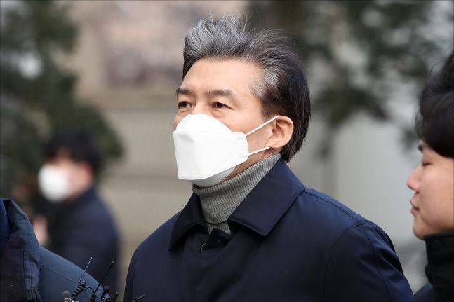 조국 전 법무부 장관이 3일 오후 서울 서초구 서울중앙지방법원에서 열린 입시비리 및 감찰무마 혐의 관련 1심 선고 공판에 출석하고 있다. ⓒ데일리안 홍금표 기자