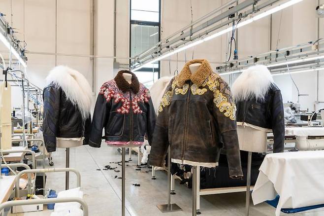 미우미우 ‘업사이클 바이 미우미우’