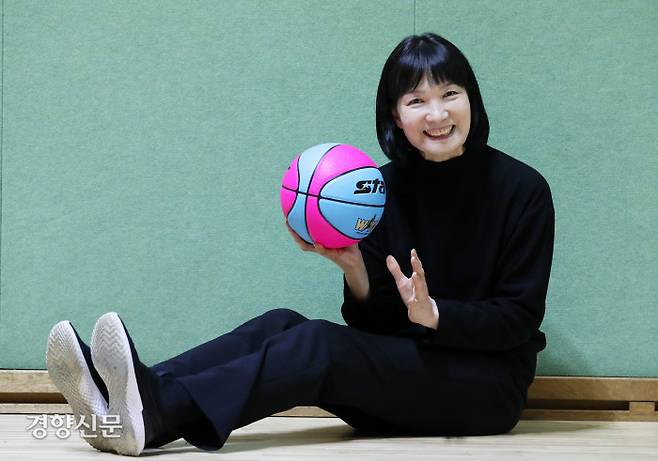 박찬숙 서울 서대문구 여자실업농구단 초대 감독은 “우승이 목표지만 올해는 처음으로 손발을 맞추는 만큼 선수들에게 최대한 많은 기술을 전수할 계획”이라고 말했다. 서성일 선임기자