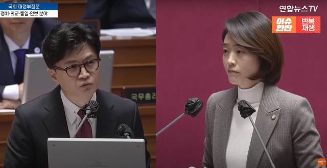 한동훈 법무부 장관(왼쪽)이 6일 국회 대정부 질문에서 고민정 더불어민주당 최고위원의 질문에 답변하고 있다. 연합뉴스TV 화면 캡처