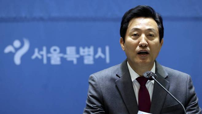 [서울=뉴시스] 최진석 기자 = 오세훈 서울시장이 30일 오전 서울 중구 서울시청신청사 대회의실에서 열린 출입기자단 신년간담회에서 발언을 하고 있다. 2023.01.30.