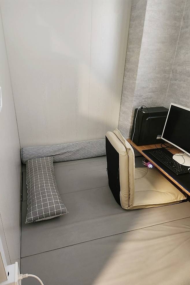 [제주=뉴시스] 지난 3일 제주도 자치경찰단에 청소년보호법상 청소년 출입제한 위반 혐의로 적발된 제주시 소재 A업소(룸카페) 내부 방 안 모습. (사진=제주도 자치경찰단 제공) 2023.02.07. photo@newsis.com *재판매 및 DB 금지