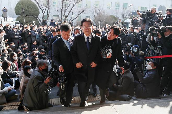 이재명 더불어민주당 대표가 '성남FC 후원 의혹'과 관련해 지난 1월10일 경기도 성남시 수원지방검찰청 성남지청에 출석하고 있는 모습 ⓒ연합뉴스