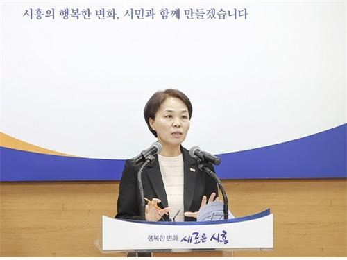 7일 고미경 평생교육원장이 시청 브리핑룸에서 ‘민선8기 K-교육도시 시흥 추진 계획’을 발표하고 있다. 사진제공｜시흥시