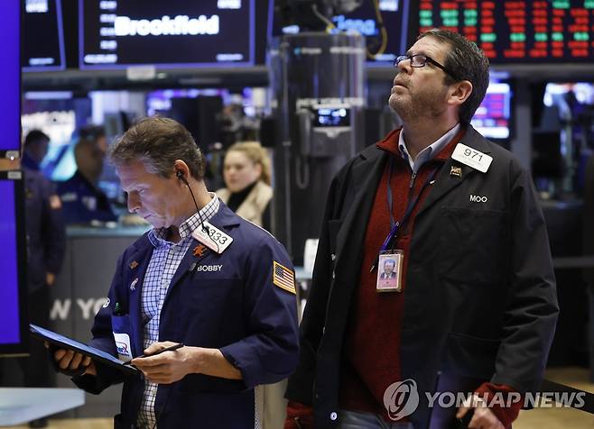 NYSE 입회장의 트레이더들의 모습 [연합뉴스 자료사진]