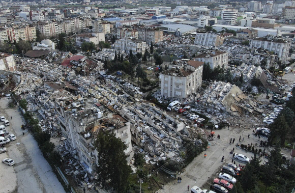 지진으로 폐허가 된 튀르키예 남부 하타이 도심. (사진=하타이 AP/연합뉴스)
