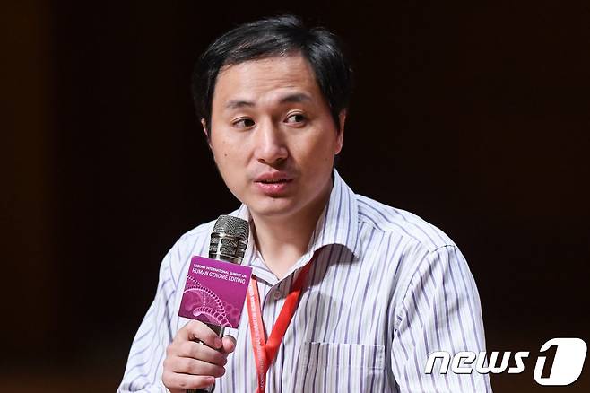 인간을 상대로한 유전자 조작 기술을 실험한 허젠쿠이가 기자회견을 하고 있다. ⓒ AFP=뉴스1 ⓒ News1 박형기 기자