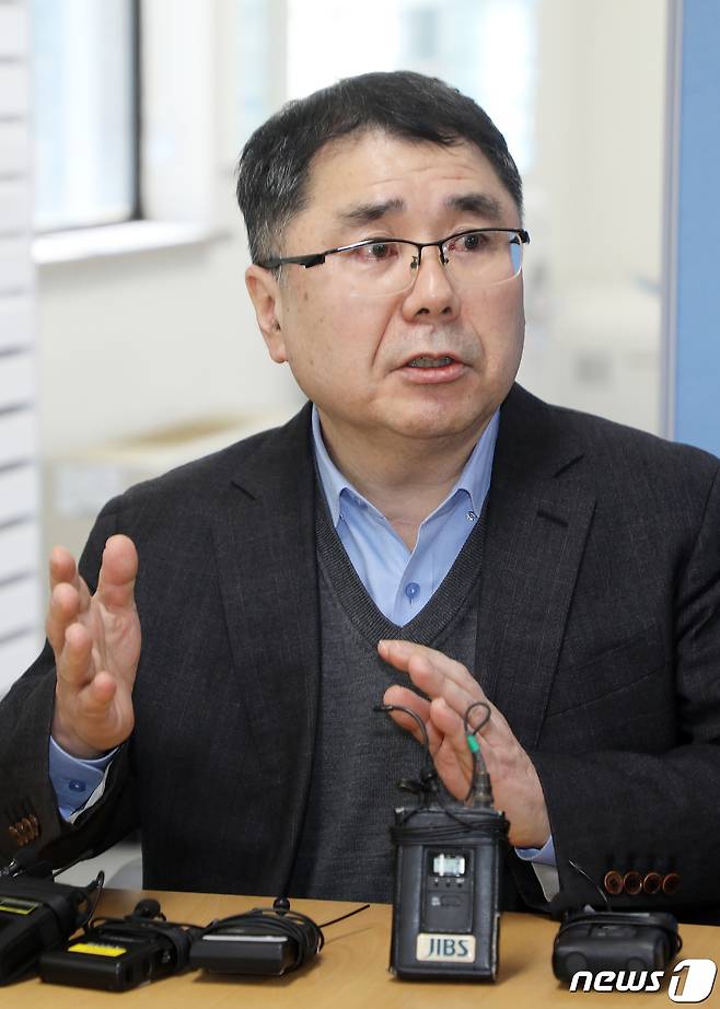 광주고등검찰청 소속 강종헌 신임 제주4·3사건 직권재심 권고 합동수행단장(57)이 8일 오후 제주시 연동 소재 수행단 사무실에서 열린 취임 기자간담회에서 발언하고 있다.2023.2.8/뉴스1