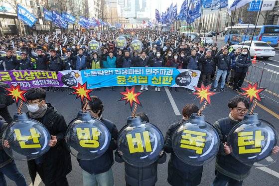 지난 1일 서울 시내에서 열린 민주노총 시위에서도 난방비 폭탄이 화두였다. [뉴스1]