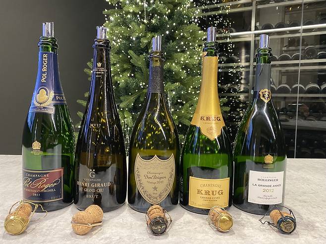 WSA 시음회에 나온 샴페인. 왼쪽부터 폴 로저, 앙리 지로, 돔 페리뇽, 크룩, 볼랭제.