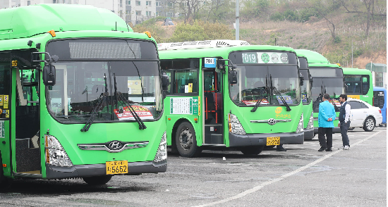 서울 은평구 차고지에 버스가 서 있다. (매경DB)