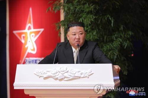 건군절 기념연회서 연설하는 김정은     (평양 조선중앙통신=연합뉴스) 북한 김정은 국무위원장이 지난 7일 건군절(2월 8일) 75주년 기념연회에 참석해 연설을 했다고 조선중앙통신이 8일 보도했다. 2023.2.8 
    [국내에서만 사용가능. 재배포 금지. For Use Only in the Republic of Korea. No Redistribution]
    nkphoto@yna.co.kr